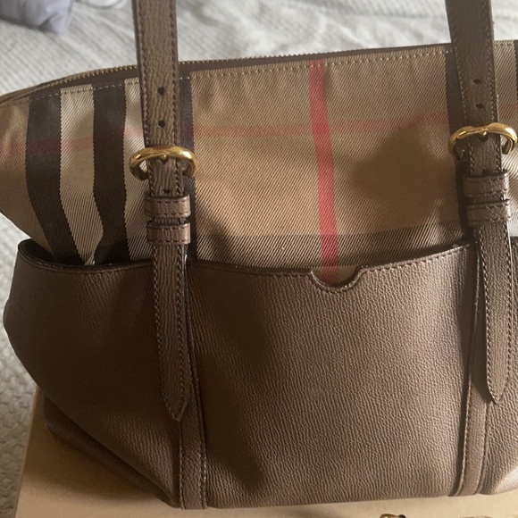 💯 Authentic Burberry baby bag - Picture 2 of 7